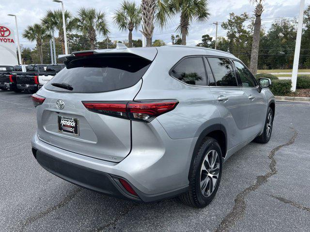 used 2022 Toyota Highlander car, priced at $33,998