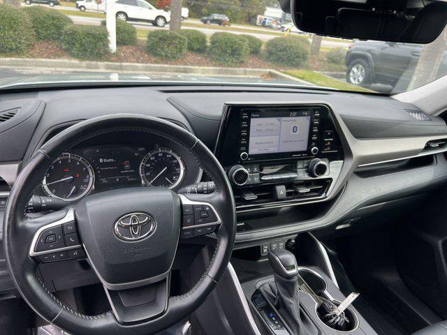 used 2022 Toyota Highlander car, priced at $33,998