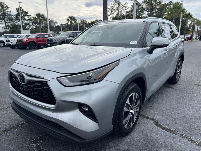 used 2022 Toyota Highlander car, priced at $33,998