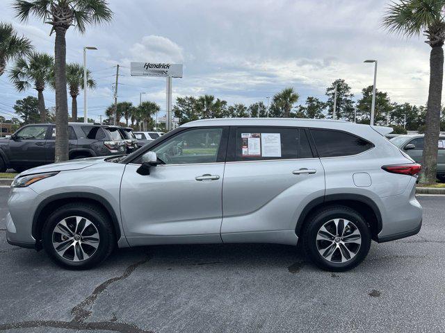 used 2022 Toyota Highlander car, priced at $33,998