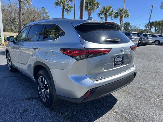 used 2021 Toyota Highlander car, priced at $32,888