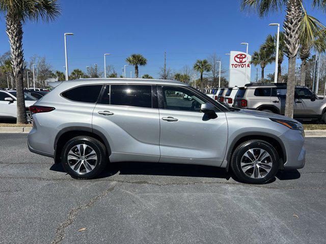 used 2021 Toyota Highlander car, priced at $32,888