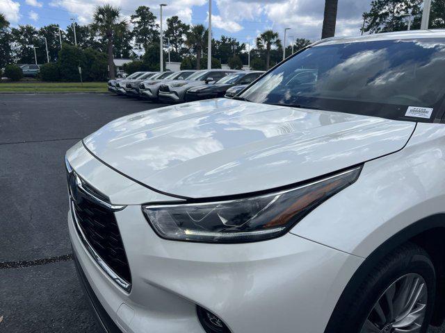 used 2021 Toyota Highlander Hybrid car, priced at $45,998