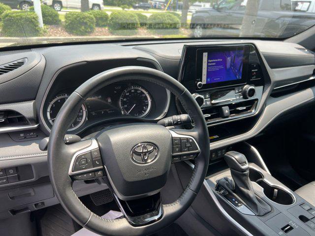 used 2024 Toyota Highlander car, priced at $43,498