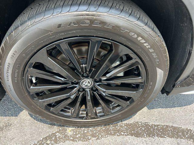 used 2024 Toyota Highlander car, priced at $43,498