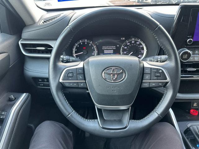 used 2024 Toyota Highlander car, priced at $35,995