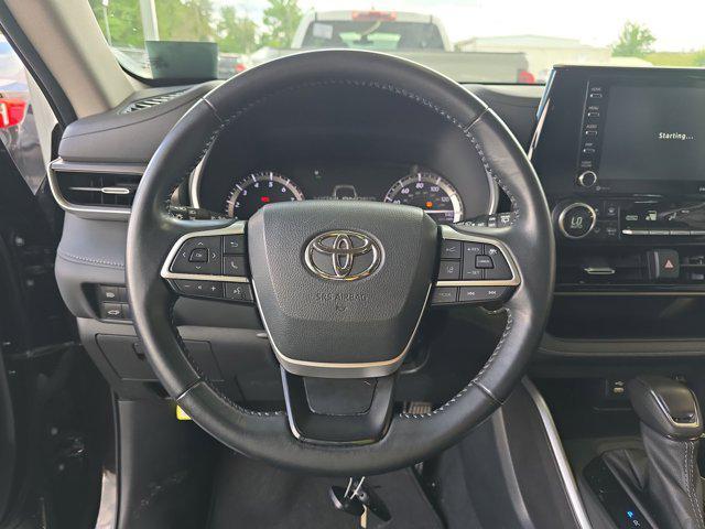 used 2022 Toyota Highlander car, priced at $37,998