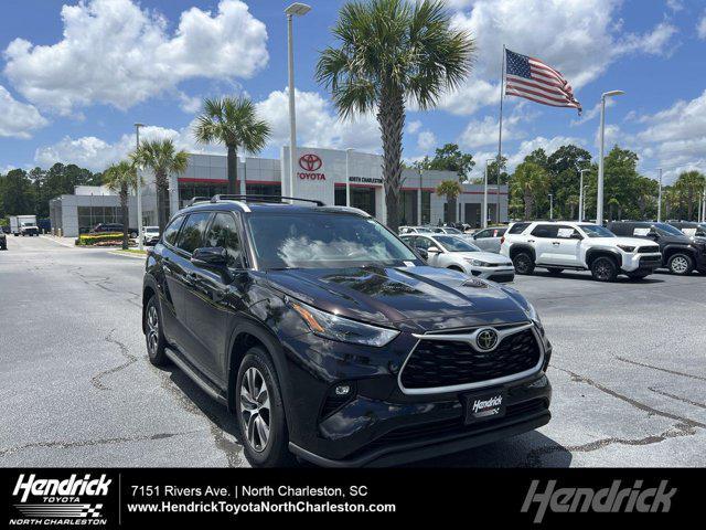 used 2022 Toyota Highlander car, priced at $38,248