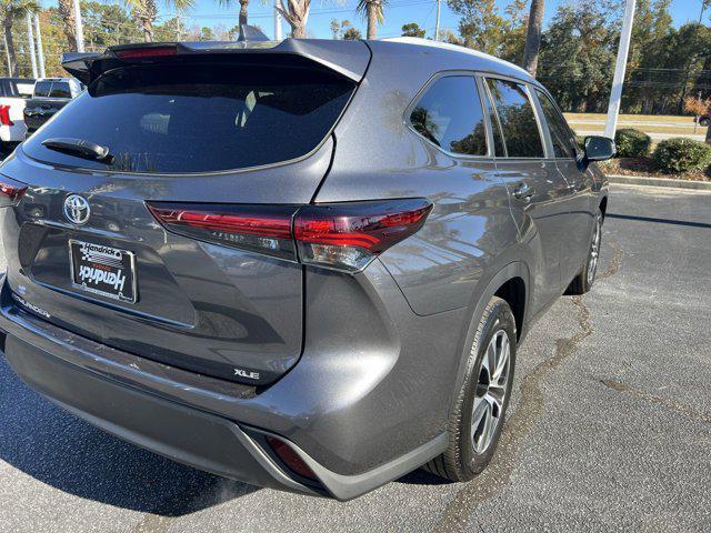 used 2024 Toyota Highlander car, priced at $43,298