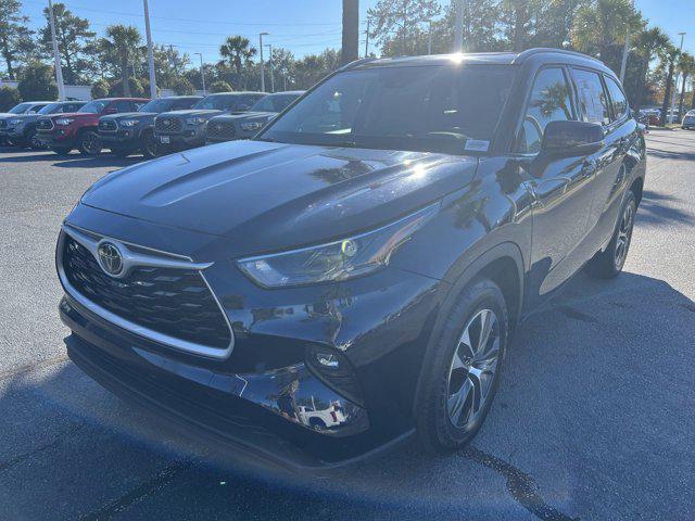 used 2022 Toyota Highlander car, priced at $34,195