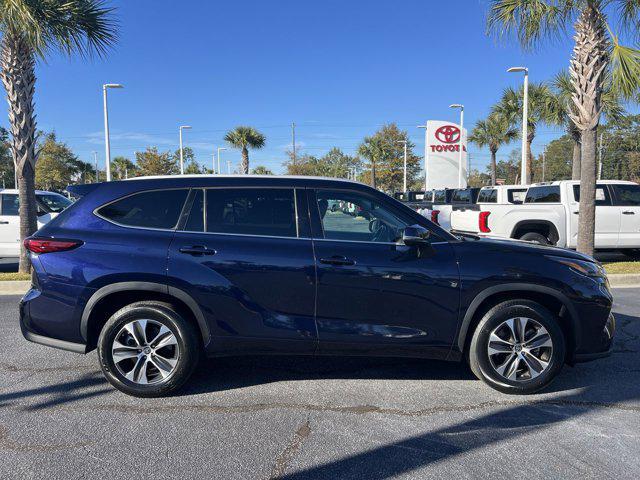 used 2022 Toyota Highlander car, priced at $34,195