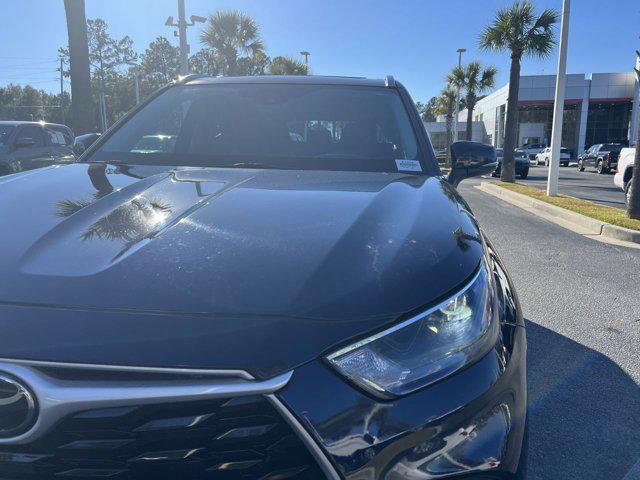 used 2022 Toyota Highlander car, priced at $34,195