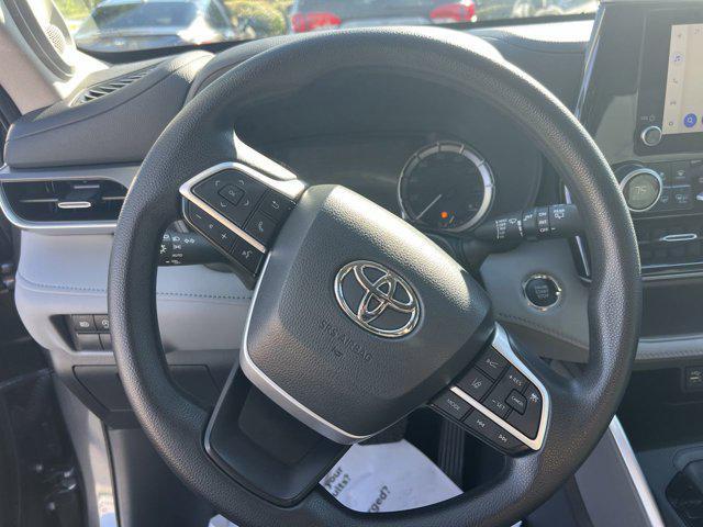 used 2023 Toyota Highlander car, priced at $32,995