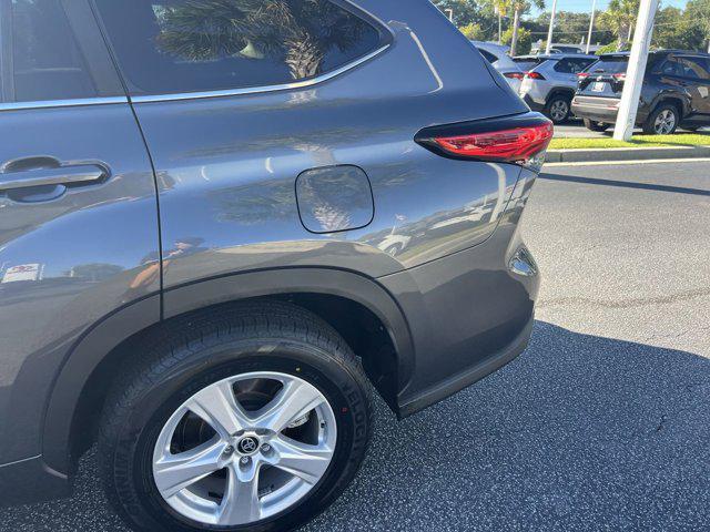used 2023 Toyota Highlander car, priced at $32,995