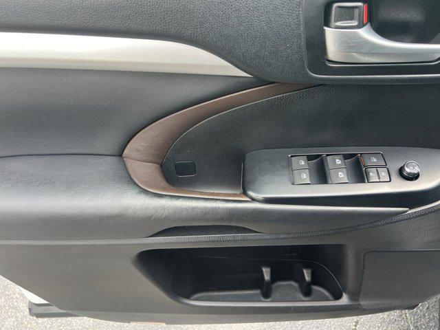 used 2018 Toyota Highlander car, priced at $22,749
