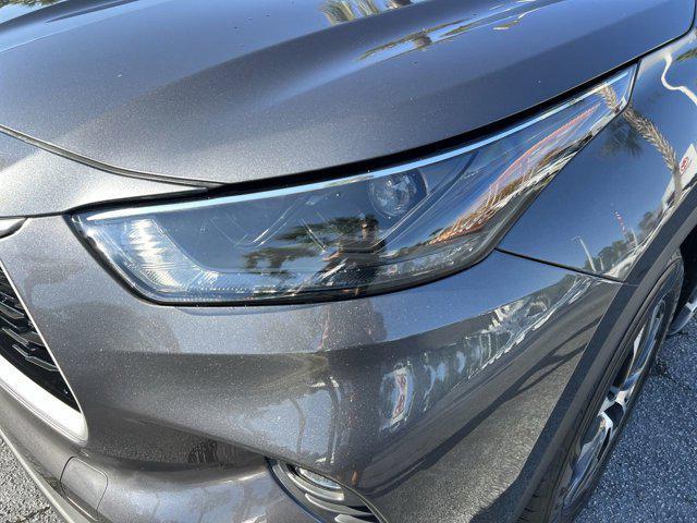 used 2022 Toyota Highlander car, priced at $33,998