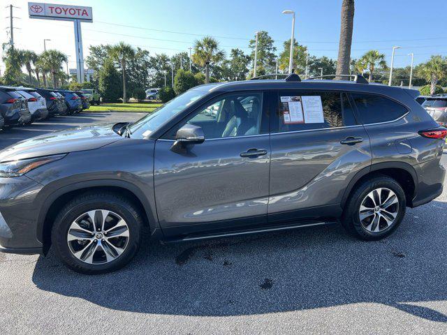 used 2022 Toyota Highlander car, priced at $33,998