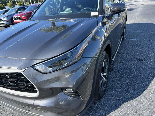 used 2022 Toyota Highlander car, priced at $33,998
