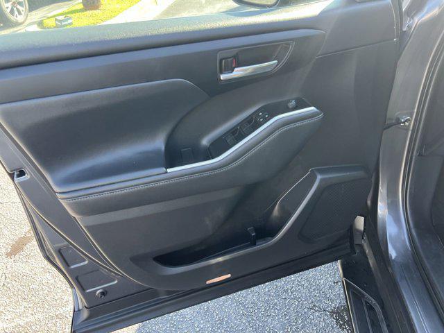 used 2022 Toyota Highlander car, priced at $33,998