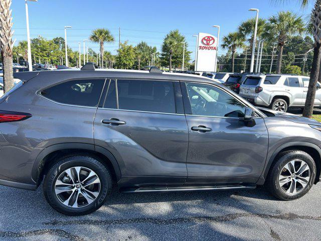 used 2022 Toyota Highlander car, priced at $33,998