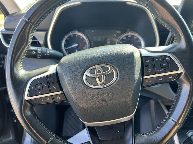 used 2022 Toyota Highlander car, priced at $33,998