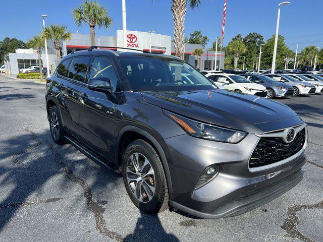 used 2022 Toyota Highlander car, priced at $33,998