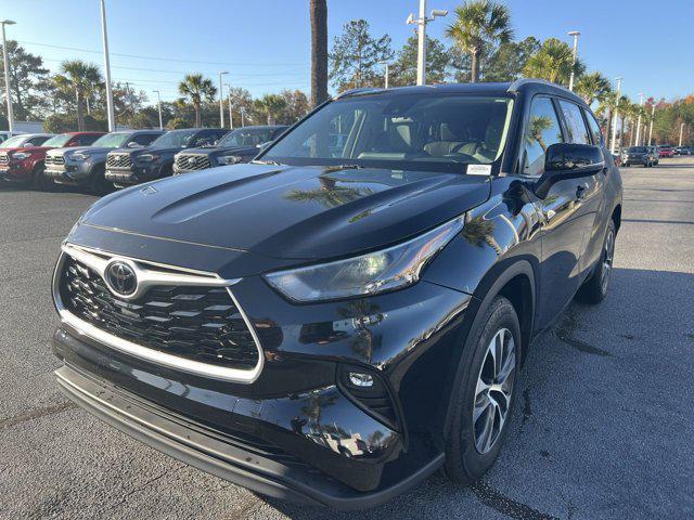 used 2022 Toyota Highlander car, priced at $34,888