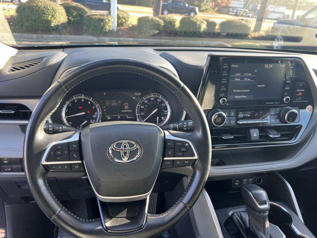 used 2022 Toyota Highlander car, priced at $34,888