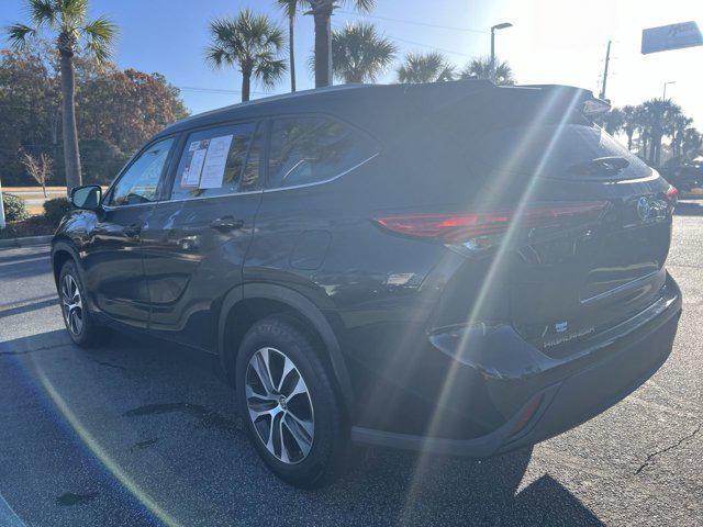 used 2022 Toyota Highlander car, priced at $34,888