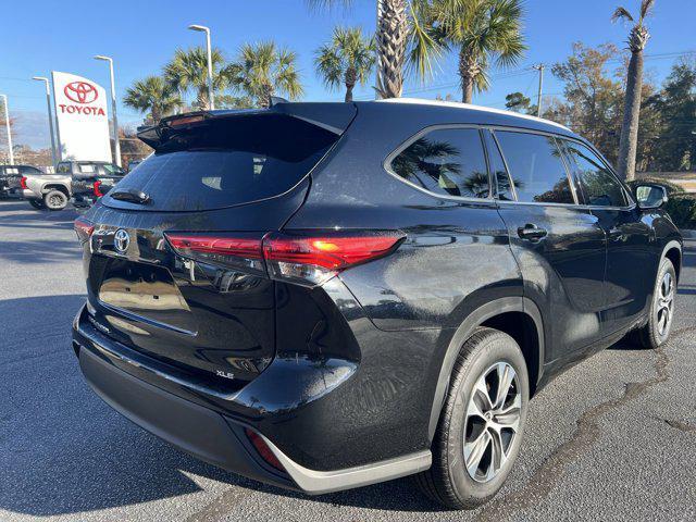 used 2022 Toyota Highlander car, priced at $34,888