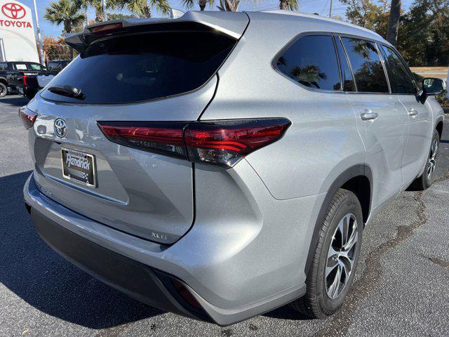 used 2022 Toyota Highlander car, priced at $34,498