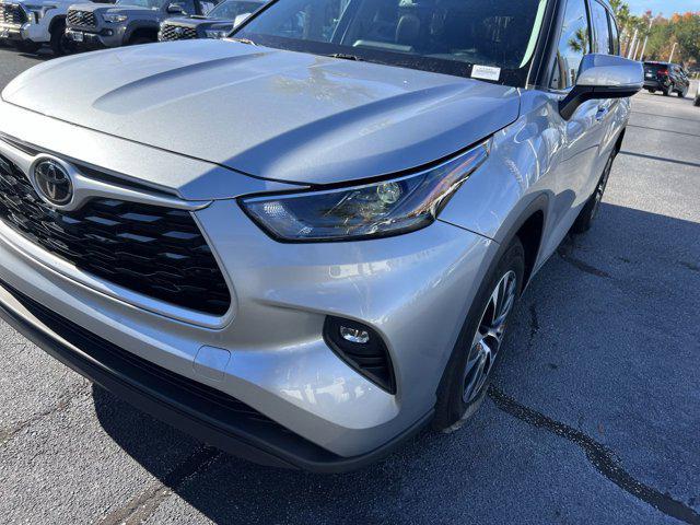 used 2022 Toyota Highlander car, priced at $34,498