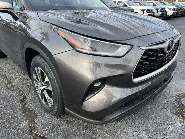 used 2021 Toyota Highlander car, priced at $34,478