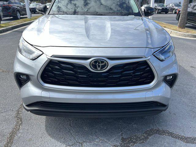 used 2022 Toyota Highlander car, priced at $36,278