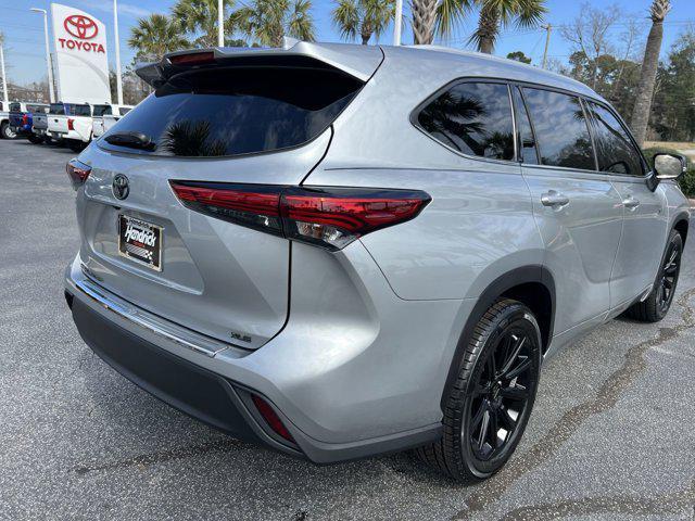 used 2022 Toyota Highlander car, priced at $36,278