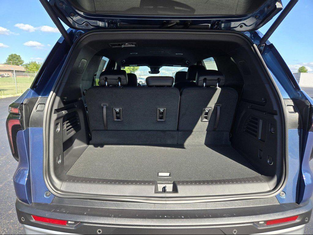 new 2026 Chevrolet Traverse car, priced at $50,160