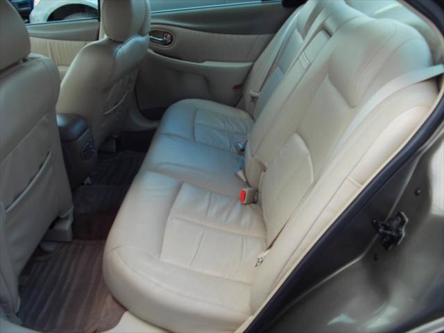 used 2001 Oldsmobile Aurora car, priced at $6,999