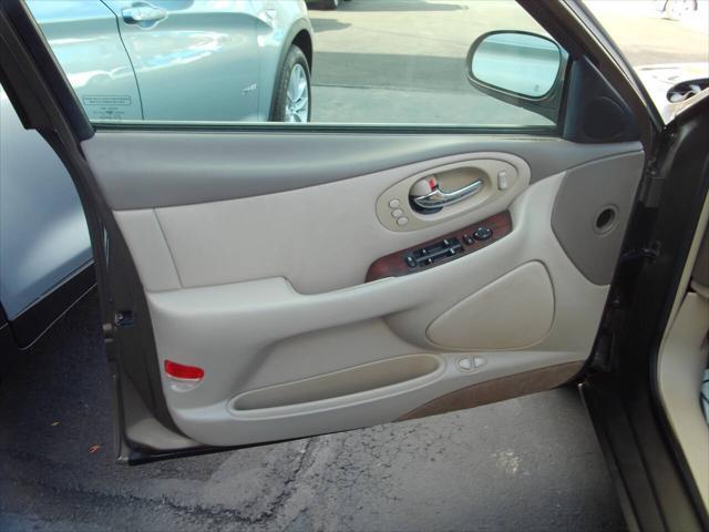 used 2001 Oldsmobile Aurora car, priced at $6,999