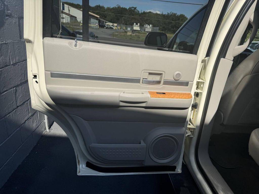 used 2007 Chrysler Aspen car, priced at $4,999
