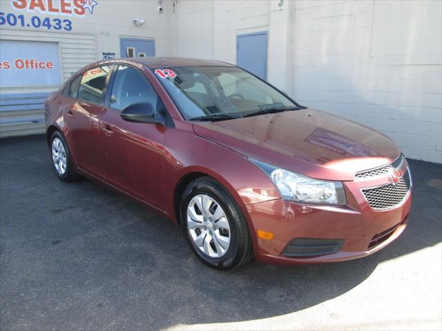 used 2013 Chevrolet Cruze car, priced at $6,999