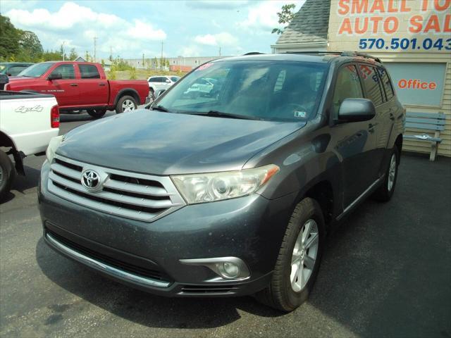 used 2013 Toyota Highlander car, priced at $12,999