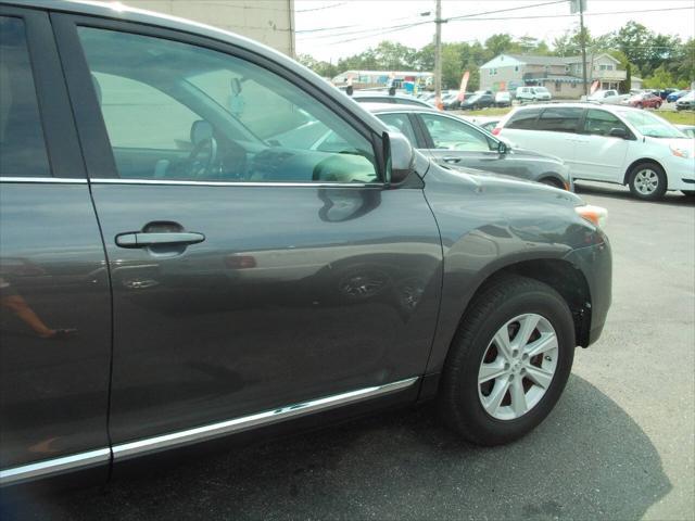 used 2013 Toyota Highlander car, priced at $12,999