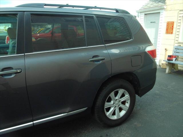 used 2013 Toyota Highlander car, priced at $12,999