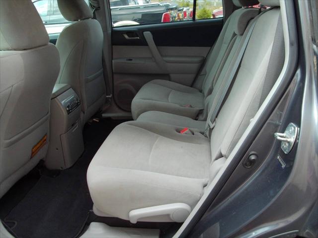 used 2013 Toyota Highlander car, priced at $12,999