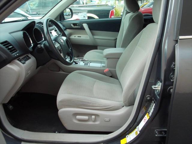 used 2013 Toyota Highlander car, priced at $12,999