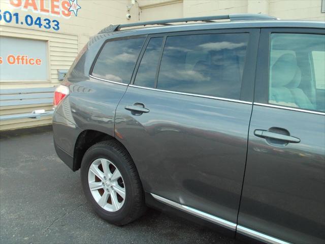 used 2013 Toyota Highlander car, priced at $12,999