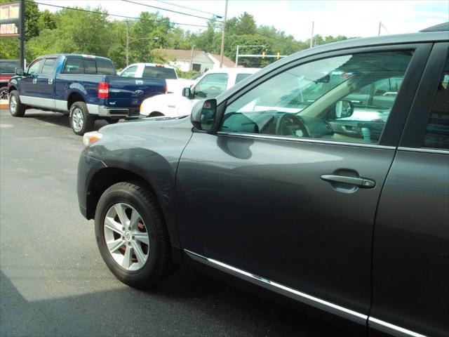 used 2013 Toyota Highlander car, priced at $12,999