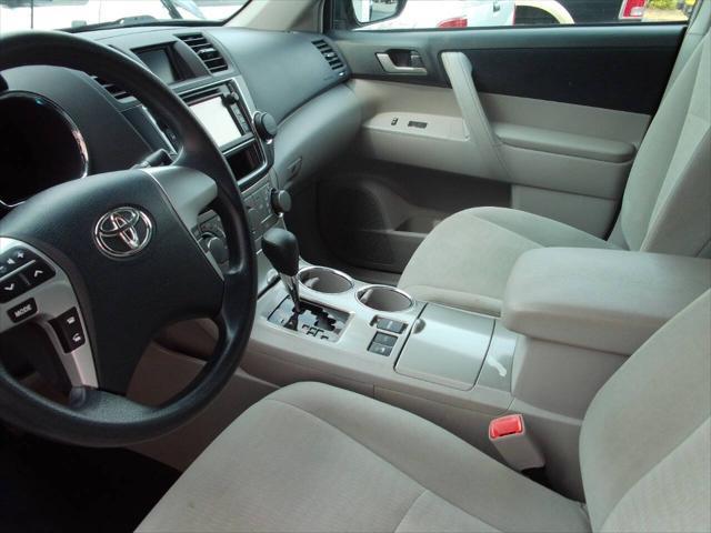 used 2013 Toyota Highlander car, priced at $12,999