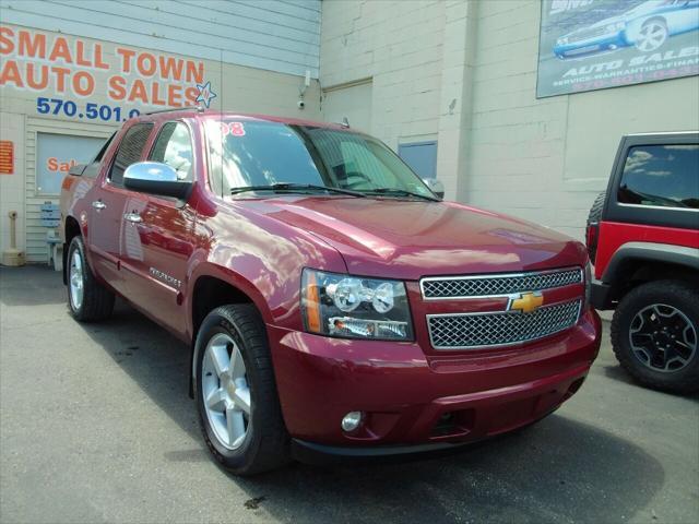 used 2008 Chevrolet Avalanche car, priced at $12,999