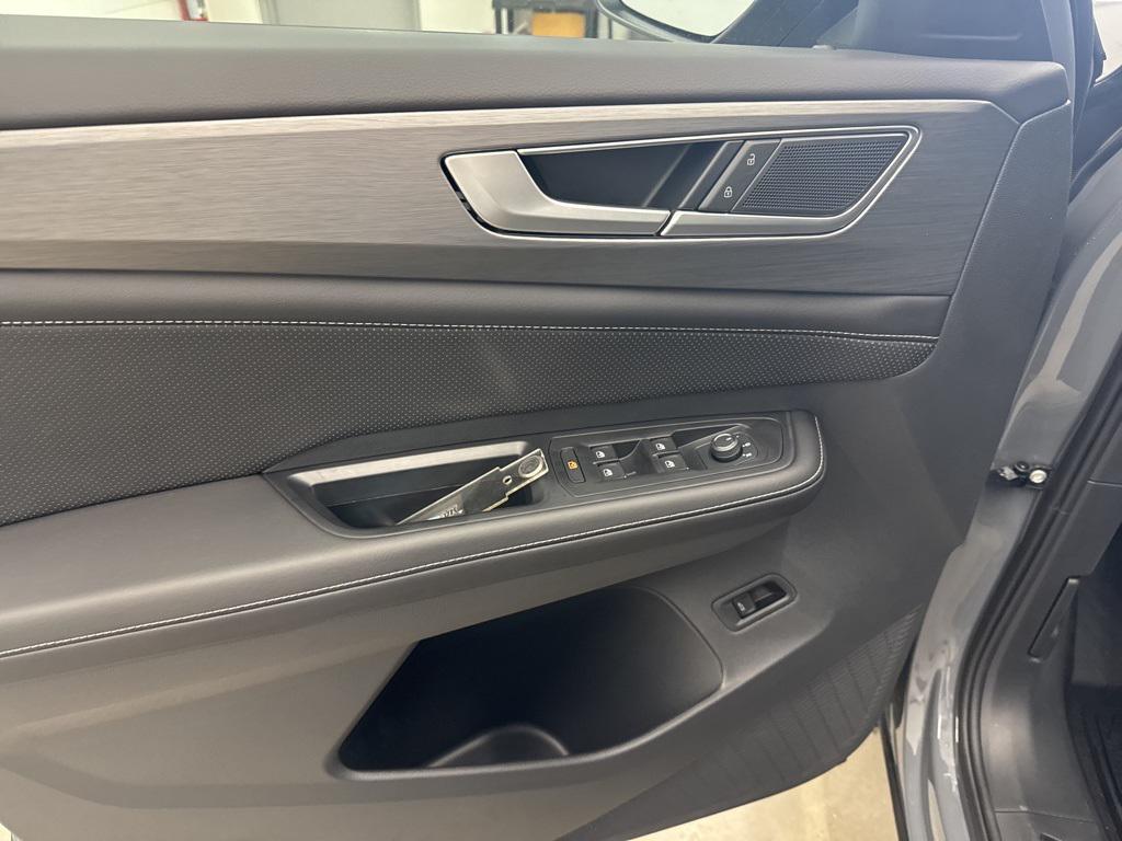 new 2025 Volkswagen Atlas Cross Sport car, priced at $40,611